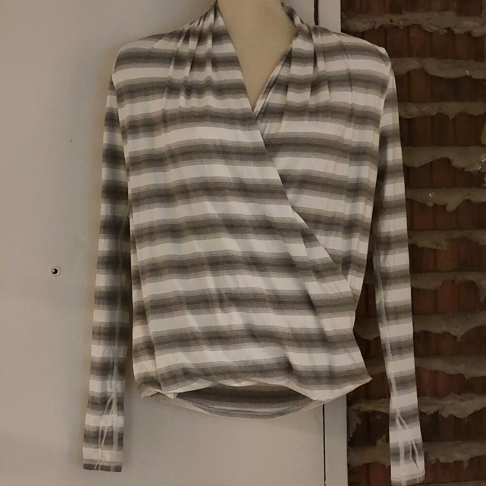 Lululemon Radiant Long Sleeve Rulu Light Capilano Stripe White Slate Size 8 10